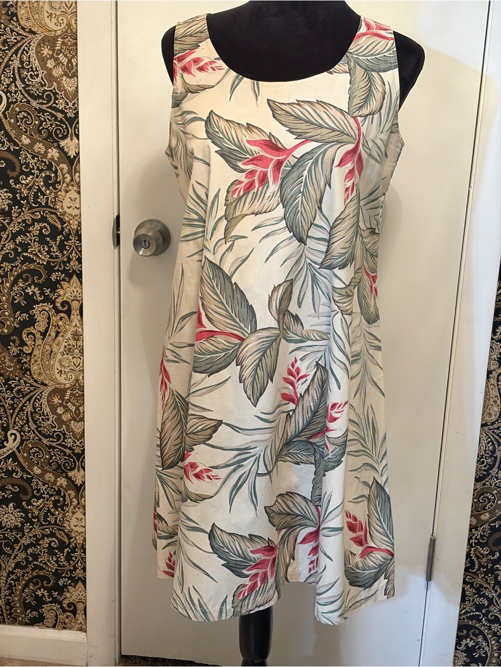 VACATION NIGHTS !Sleeveless Floral A-Line Dress in Cream and Coral 100% Cotton - Picture 4 of 16